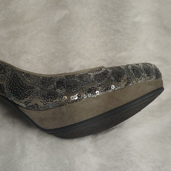 EUC Vince Camuto Silver Sequin Platform Stiletto Heel Shoes Womens Holiday Heels - Picture 10 of 14